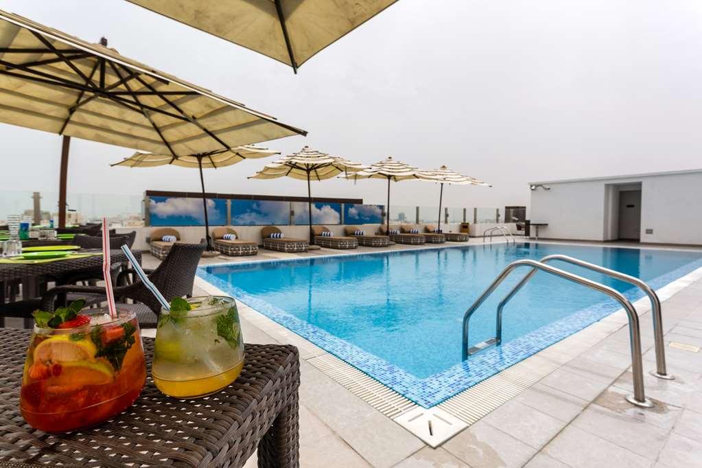 The Avenue Hotel Doha Bekvämligheter bild Rooftop pool at the hotel