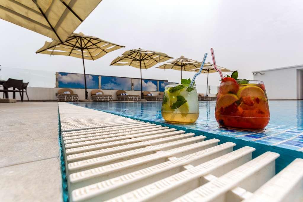 The Avenue Hotel Doha Bekvämligheter bild Rooftop pool