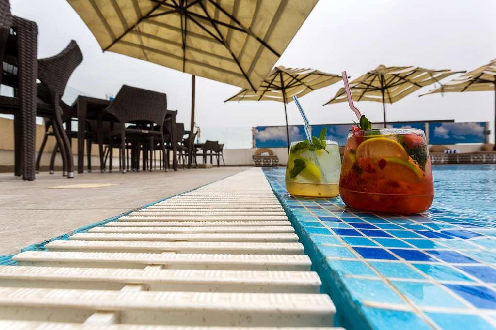 The Avenue Hotel Doha Bekvämligheter bild Rooftop pool