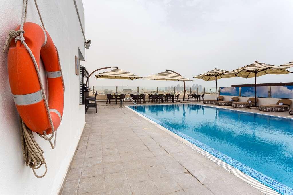 The Avenue Hotel Doha Bekvämligheter bild Rooftop pool at the hotel