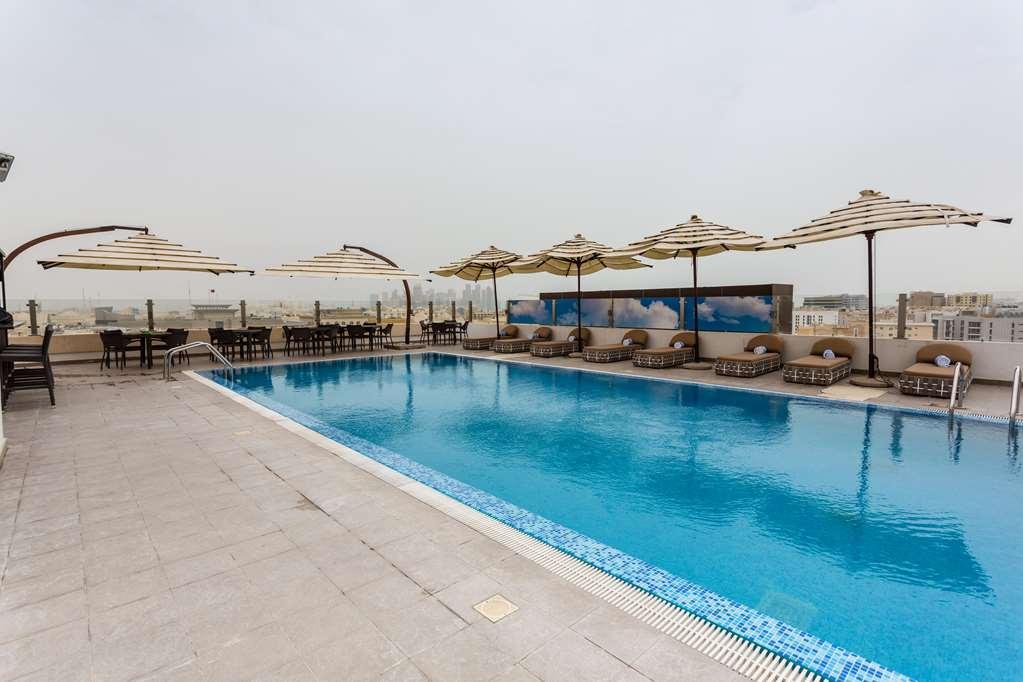 The Avenue Hotel Doha Bekvämligheter bild Rooftop pool