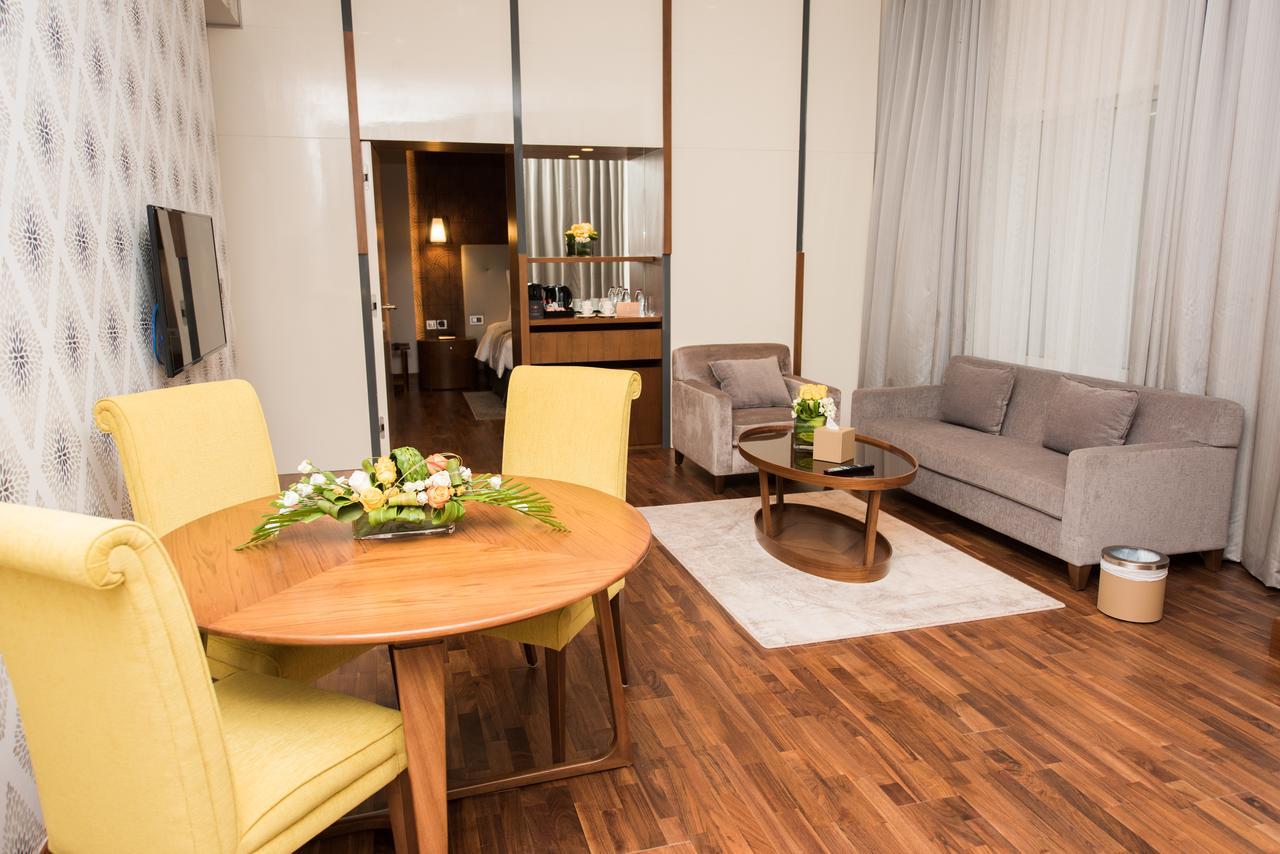 The Avenue Hotel Doha Exteriör bild A suite at the hotel