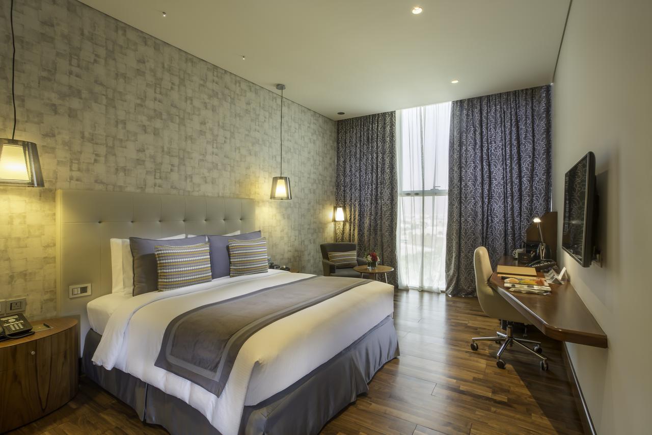 The Avenue Hotel Doha Exteriör bild Deluxe Room