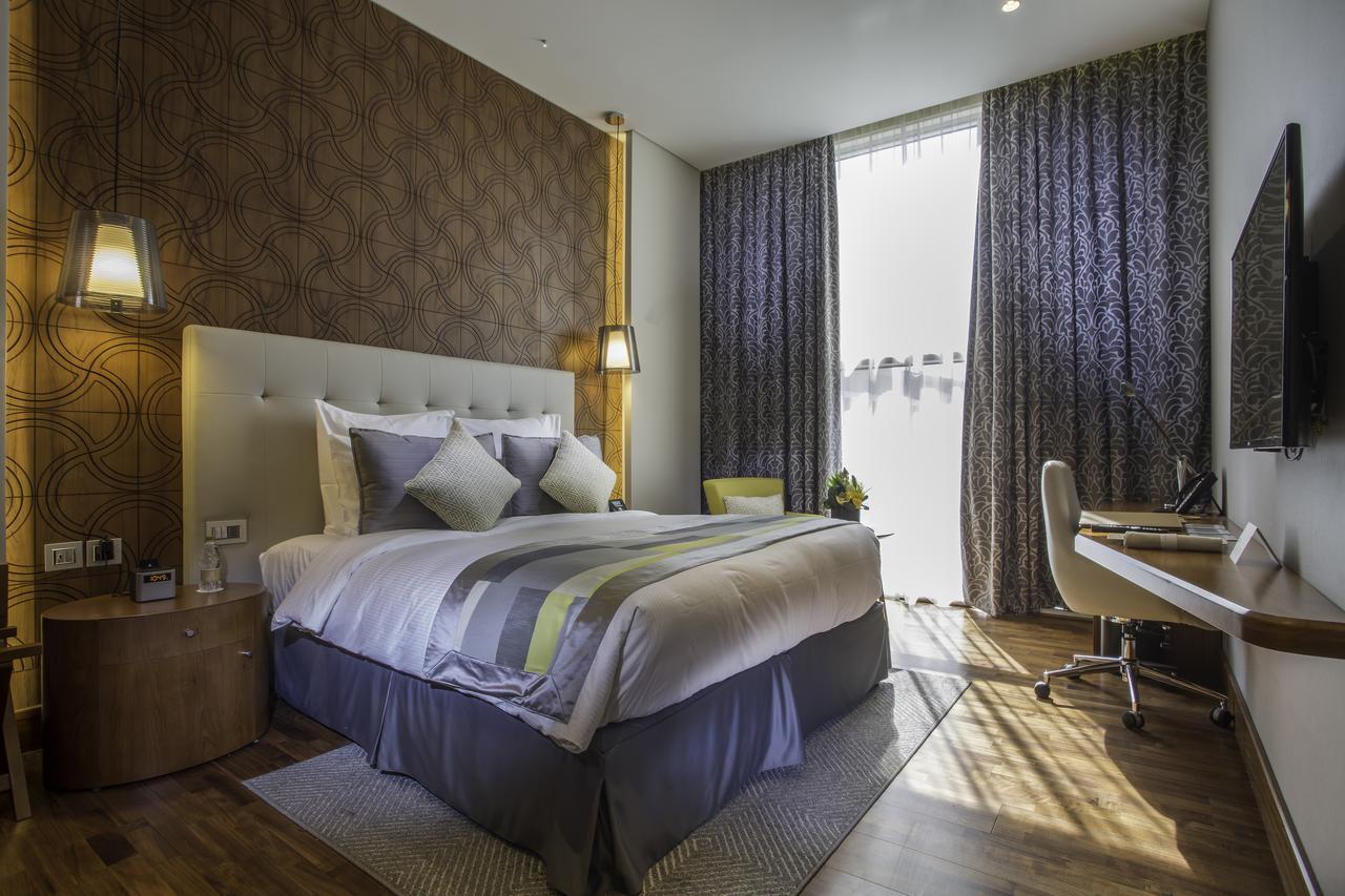 The Avenue Hotel Doha Exteriör bild Deluxe Room