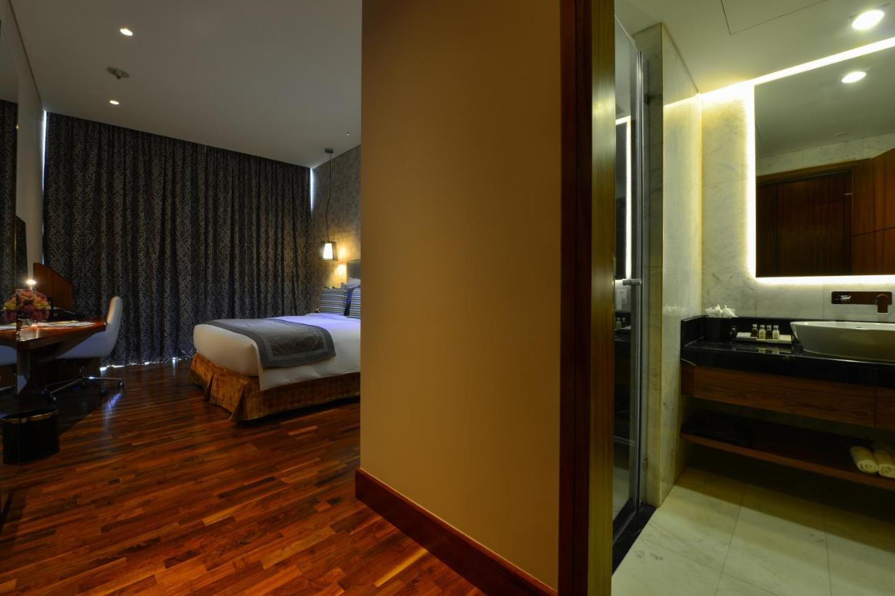 The Avenue Hotel Doha Exteriör bild Deluxe Room